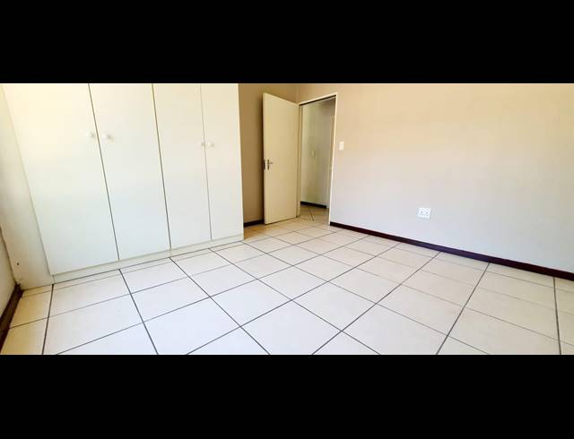 2 BEDROOM APARTMENT FOR SALE IN WILGEHEUWEL